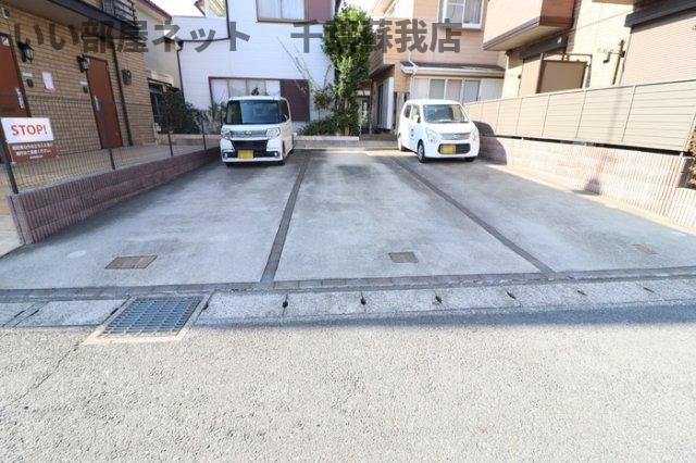 ルラーシュ　Ⅱの駐車場|車をお持ちの方に嬉しい駐車場付きの物件です