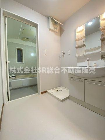 松原2丁目中古戸建の脱衣所|室内洗濯機置場もあり広めの脱衣場です！