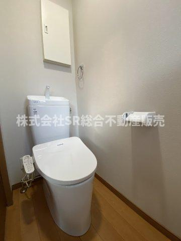 松原2丁目中古戸建のトイレ|トイレは2か所にあります！朝の身支度もスムーズに行えます♪