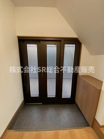 松原2丁目中古戸建の玄関|お子様、高齢者の方にも使いやすい引き戸ドア