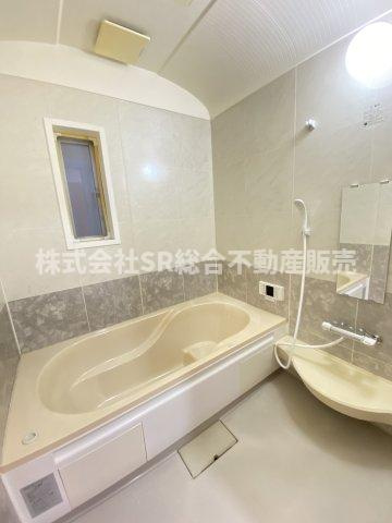 松原2丁目中古戸建の浴室|足を伸ばしてゆったりと浸かれます♪