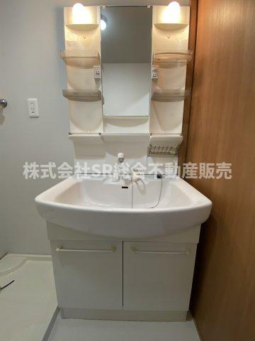 松原2丁目中古戸建の独立洗面台|温水シャワー付洗面化粧台があり朝の支度も楽々です☆