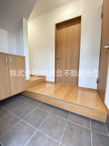 松原2丁目中古戸建の玄関|玄関にはシューズボックスもあり広めで使いやすいです！