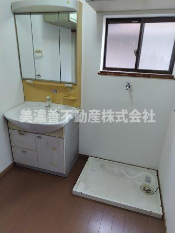 ６５０６０　岐阜市粟野西中古戸建の独立洗面台