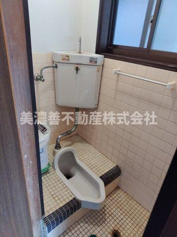 ６５０６０　岐阜市粟野西中古戸建のトイレ