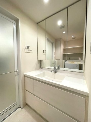 アルファステイツ翠の独立洗面台|W＝1150タイプの洗面カウンターで、清潔感があります。