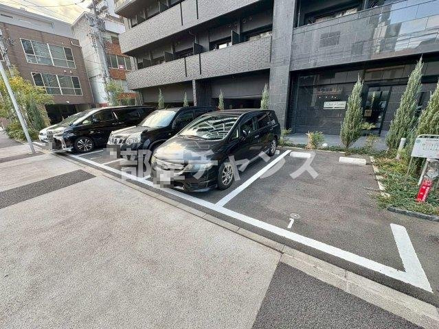 ディアレイシャス矢場町の駐車場