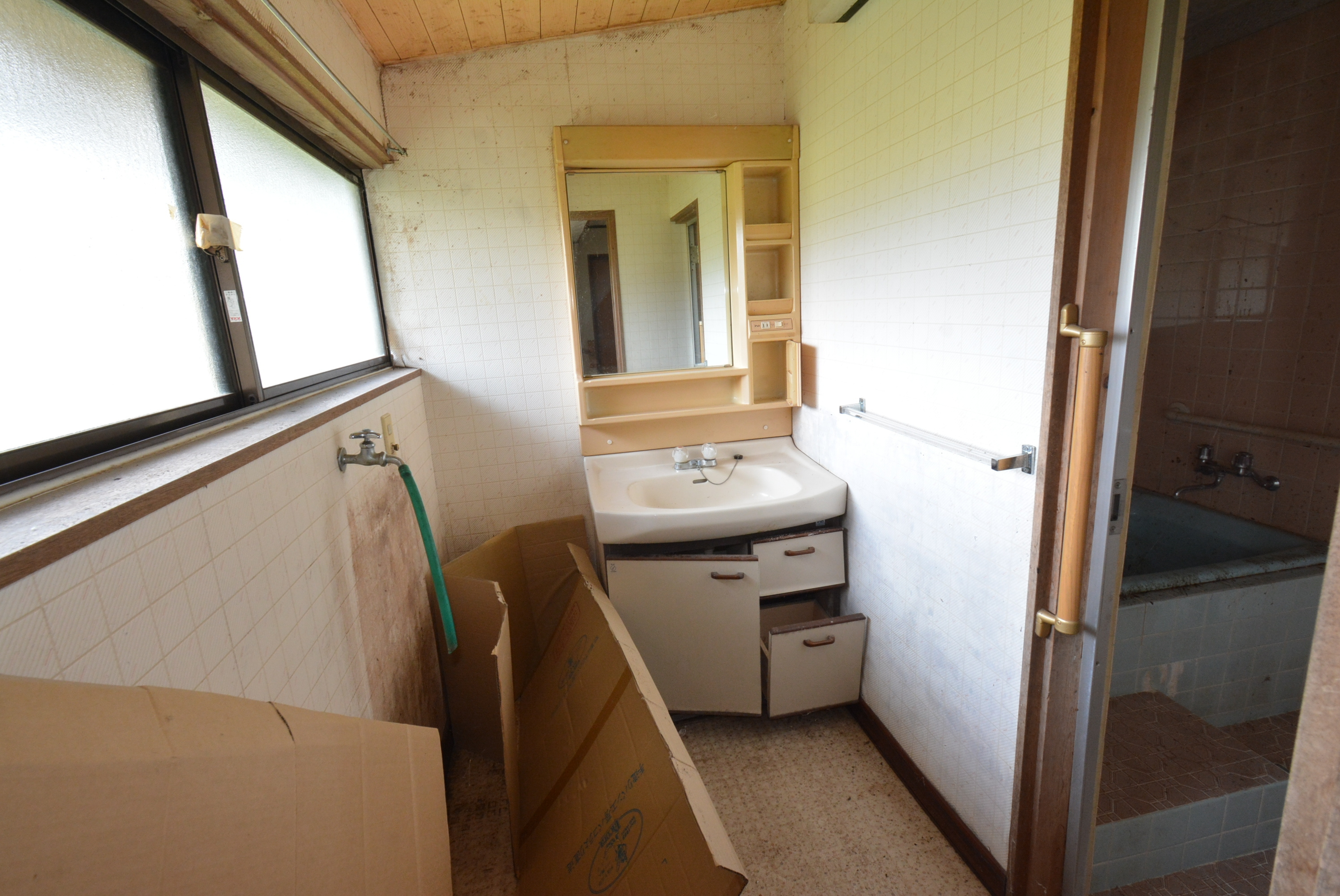 丹波市氷上町大谷の中古一戸建の洗面所