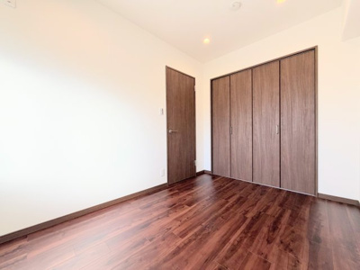 【洋室】 | ニューライフマンション大倉山 | ◆気持ちの良い風が室内へ入り込む居室。家具を配置しても広々ご利用いただけます！！