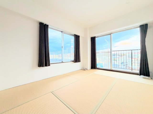 【和室】 | ニューライフマンション大倉山 | ◆感性を育むプライベートルームはシンプルでスマートな空間。好みの空間で読書をしたり、音楽を聞いたりと一人の時間も充実したものにできます。