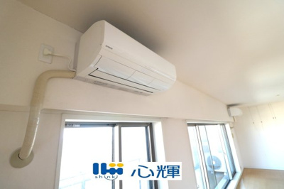 【居間・リビング】 | ポレスターブロードシティ若松町13階・カド部屋 | リビングエアコン4ｋｗタイプ2台（2024年設置）