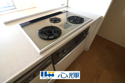 【キッチン】 | ポレスターブロードシティ若松町13階・カド部屋 | コンロ（都市ガス）