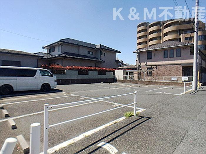 エテルナーレの駐車場|駐車場に車を止められます