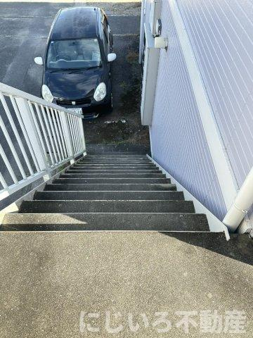 ヴィラージュドシャルマンの駐車場