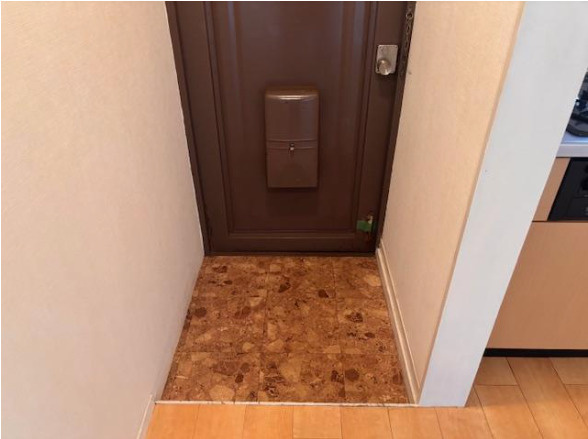 森南コーポの玄関