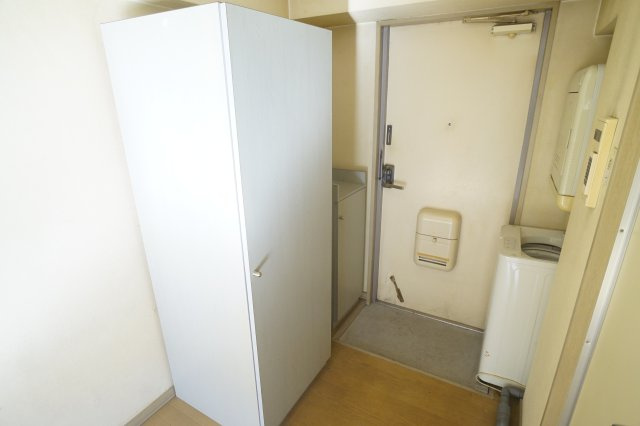 ジュネス・Ｎの玄関