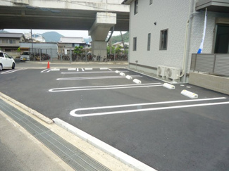 【駐車場】