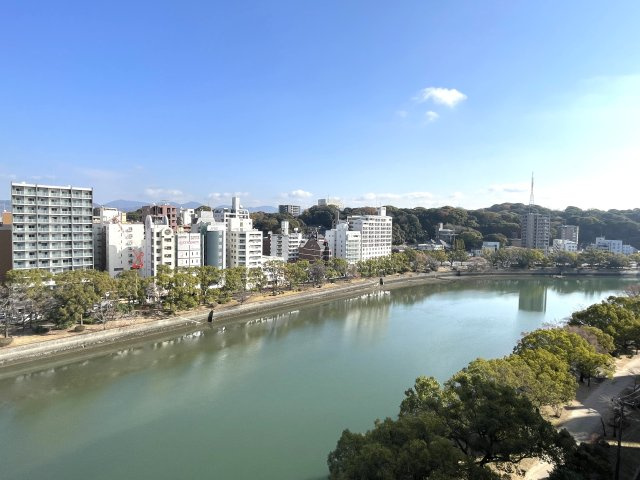 ライオンズマンション京橋川の展望|東側バルコニーからの眺望です。真正面には比治山が見えています。