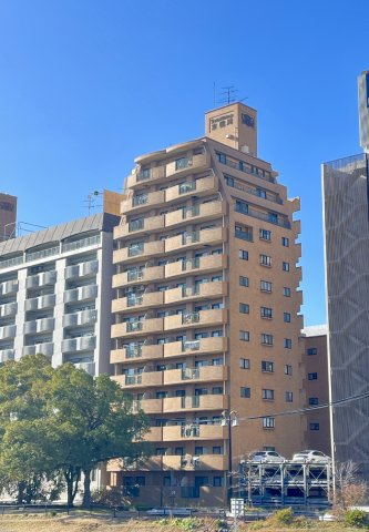 ライオンズマンション京橋川の外観|京橋川沿いのマンション、12階角住戸の風通しと眺望良好の物件です。
