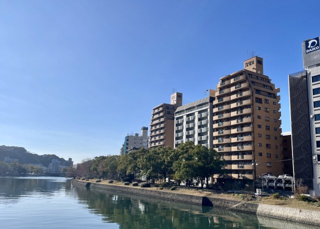 ライオンズマンション京橋川の周辺|リバーサイドで風通しも良く、快適にお散歩もできます。