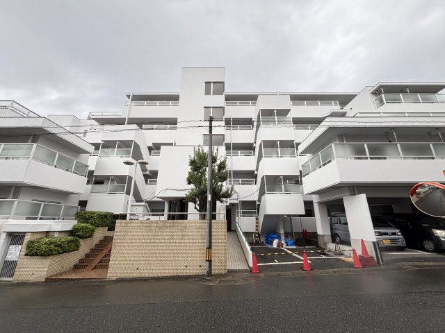 【外観】 | 高宮ハウスⅡ | 高宮駅まで徒歩約8分、静かな住宅地のマンションです