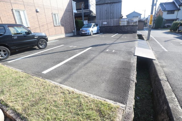 ハイツメビウスＢ棟の駐車場