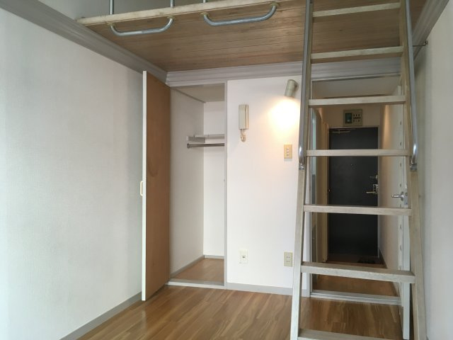 レオパレス千駄木B棟の洋室