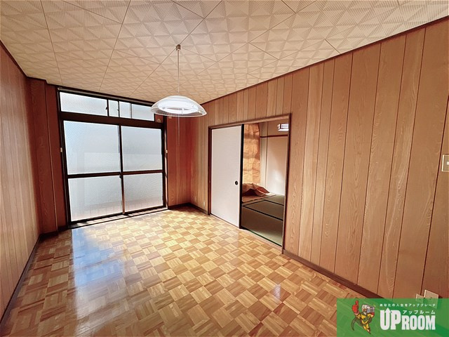 ハイツ川東の居間・リビング