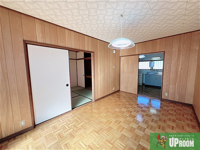 ハイツ川東の居間・リビング