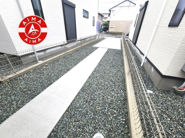 福岡市南区花畑1丁目第3-3棟（2号棟）の駐車場|広々した駐車場になります。3台並列駐車となります。