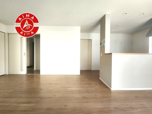 福岡市南区花畑1丁目第3-3棟（2号棟）の居間・リビング|ご家族を近くに感じられる対面キッチンのLDK。会話もはずみそうですね。
