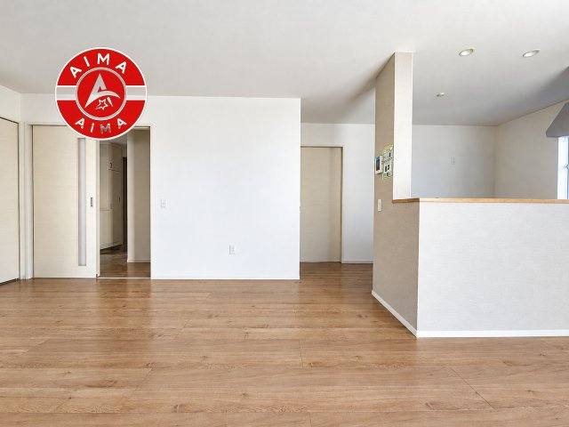 福岡市南区花畑1丁目第3-3棟（2号棟）の居間・リビング|ご家族を近くに感じられる対面キッチンのLDK。会話もはずみそうですね。