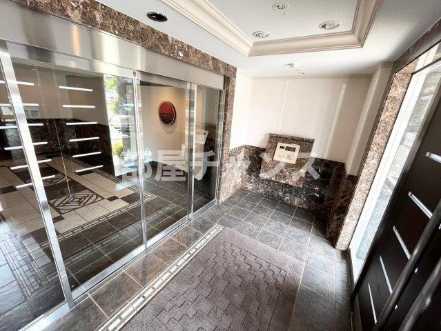 ライジングコート名古屋駅南のエントランス