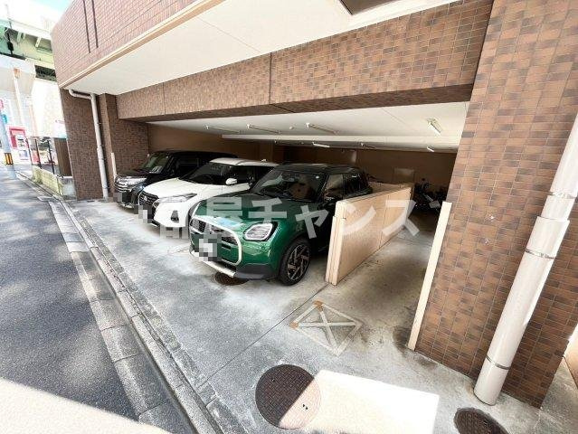 ライジングコート名古屋駅南の駐車場