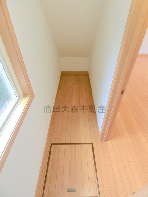 南雪谷ガーデンの収納|階段下　収納