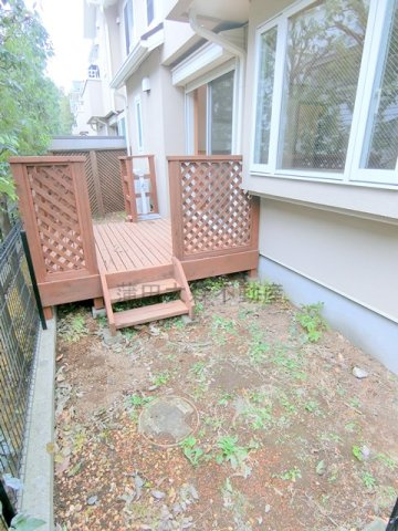 南雪谷ガーデンの設備|1階デッキと庭