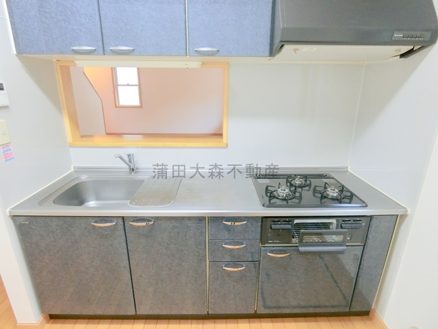 南雪谷ガーデンのキッチン|3口ガスグリル付きシステムキッチン