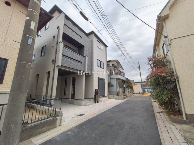 草加市西町 新築分譲住宅の前面道路含む現地写真