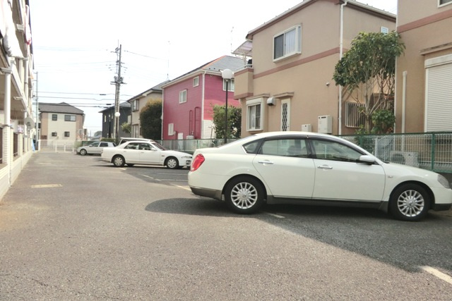 ゴールドマンション小熊ＰＡＲＴ１の駐車場|★バルコニー前の敷地内駐車場を１台完備！無料です★