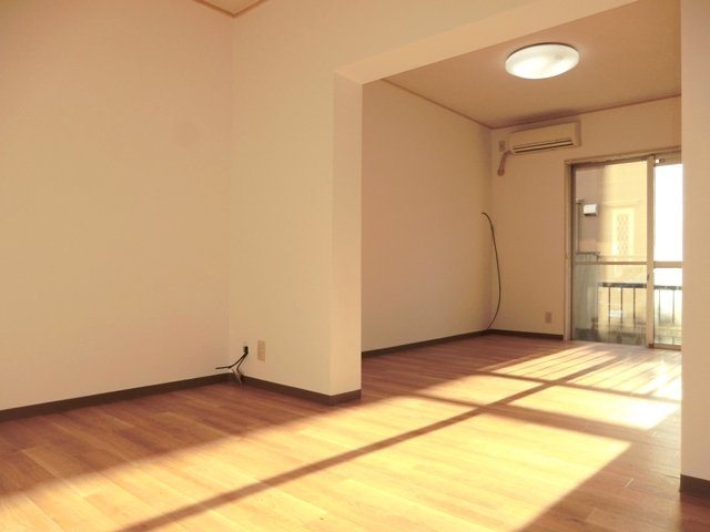 ゴールドマンション小熊ＰＡＲＴ１の居間・リビング|★日当たり良好！リビングダイニングの画像です★