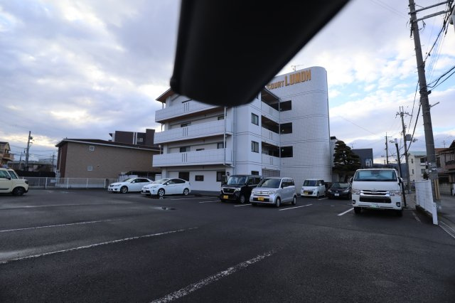 コートルモンの駐車場