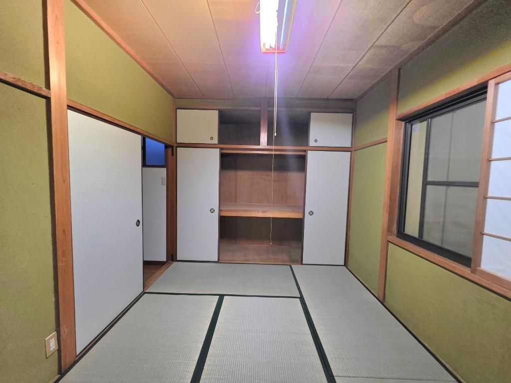 栄谷戸建の居間・リビング