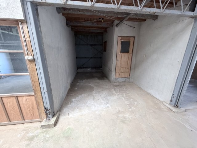丹波市市島町上牧の中古一戸建|トイレと物置