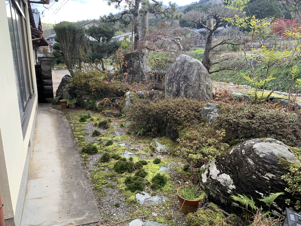 丹波市市島町上牧の中古一戸建の庭