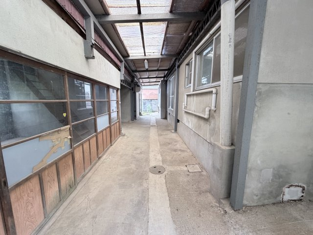 丹波市市島町上牧の中古一戸建|母屋と倉庫のつなぎ目