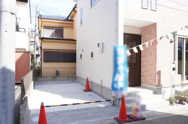越谷市大字大泊 新築分譲住宅 の駐車場