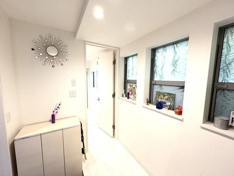 練馬区小竹町1丁目　中古戸建の玄関|現地ご見学希望・資料請求などお気軽にお問い合わせ下さい！
03-5990-5201