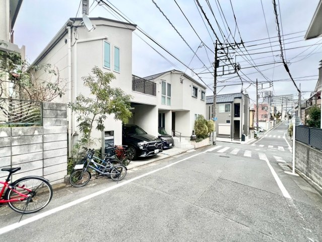 練馬区小竹町1丁目　中古戸建のキッチン|現地ご見学希望・資料請求などお気軽にお問い合わせ下さい！
03-5990-5201