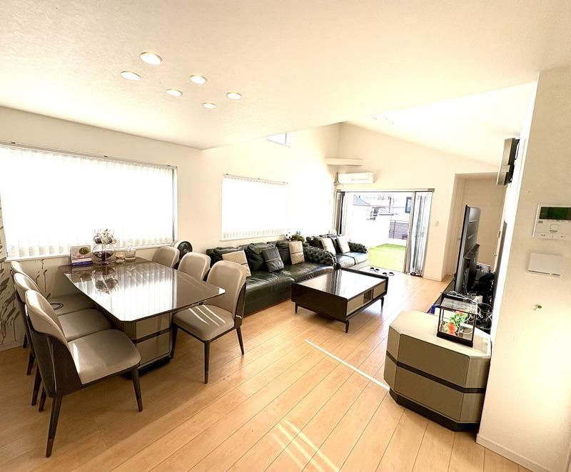 練馬区小竹町1丁目　中古戸建の居間・リビング|現地ご見学希望・資料請求などお気軽にお問い合わせ下さい！
03-5990-5201