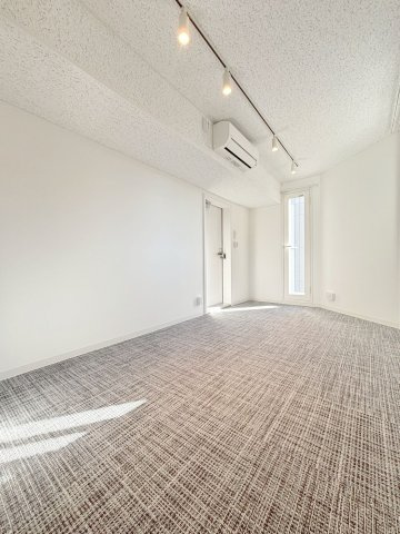 「防音マンション」プライムブリス森下スタジオの寝室|明るい洋室です